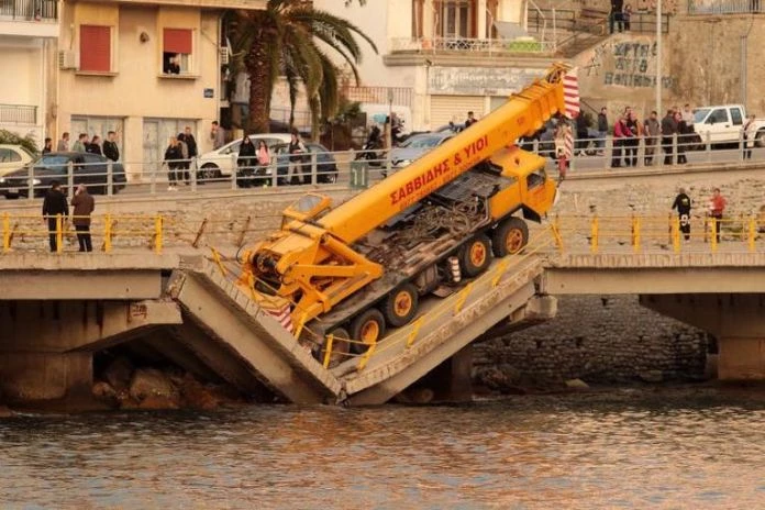 Καβάλα: Η γέφυρα έπεσε, οι οδηγοί έζησαν την κόλαση και τώρα όλοι περιμένουν το πόρισμα ευθυνών